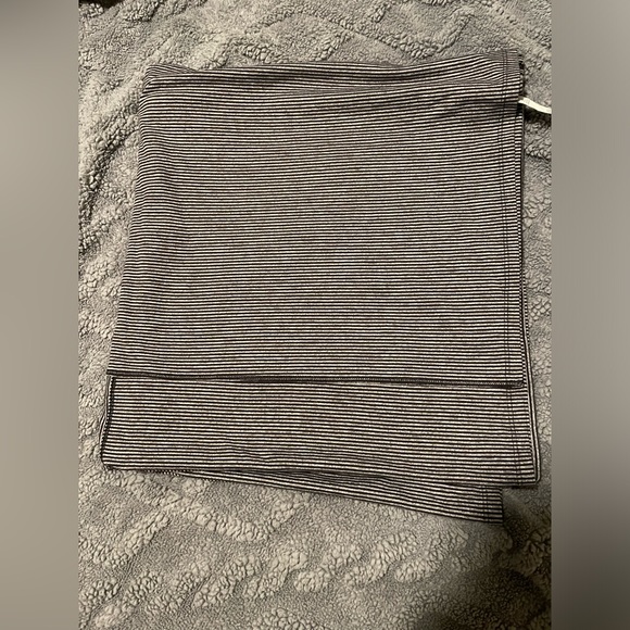 Lululemon vinyasa zipper scarf - Picture 2 of 7